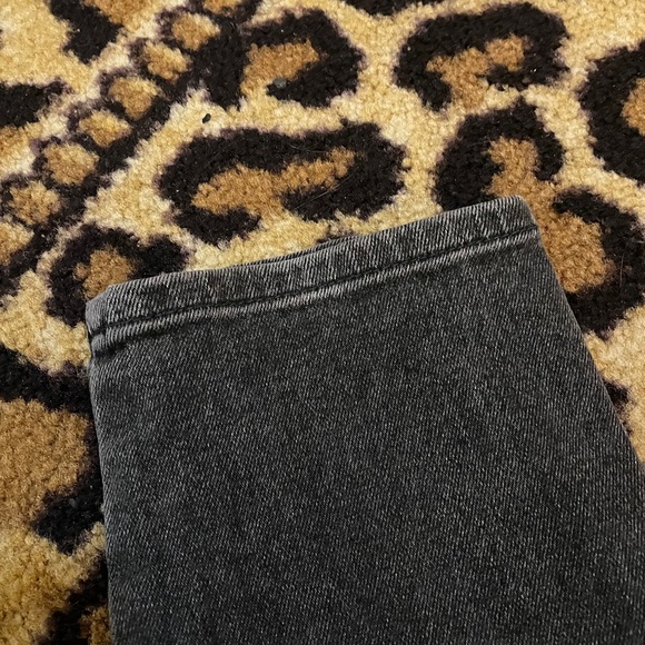 Dark Wash Crop Denim Jeans - Picture 4 of 8
